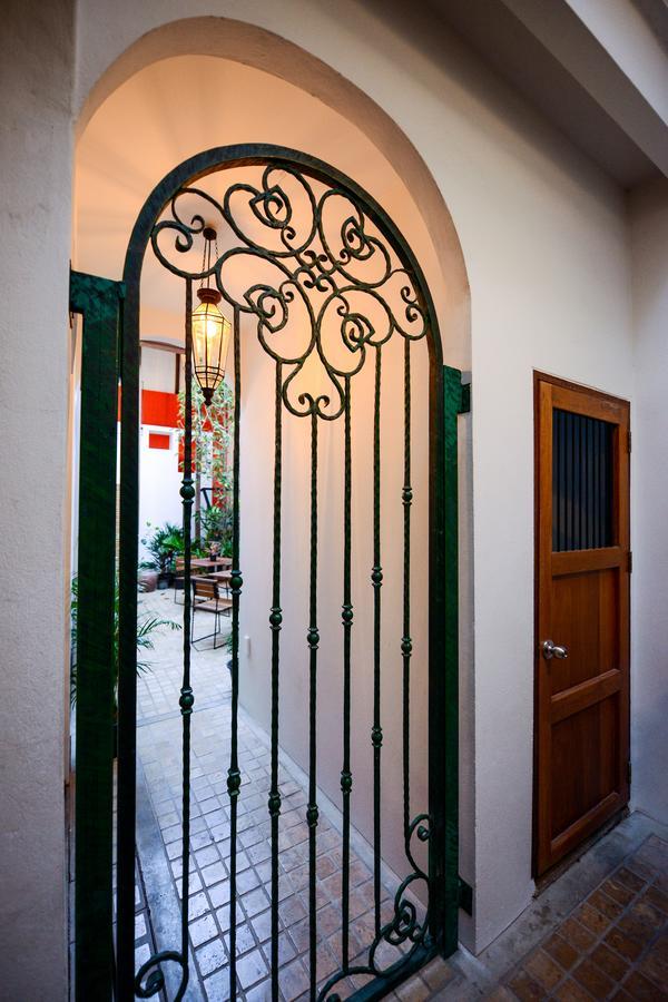 Neighbor Phuthon Bed and Breakfast Bangkok Exteriör bild